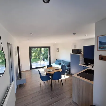 Logement Neuf A 2 Pas Du Lac La Bridoire Extérieur photo